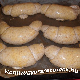 Teljes kiőrlésű kifli 