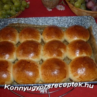 Cheddar sajttal töltött zsemle ( török recept)