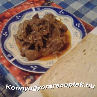 Hagymás csirkemáj Hagymás csirkemáj